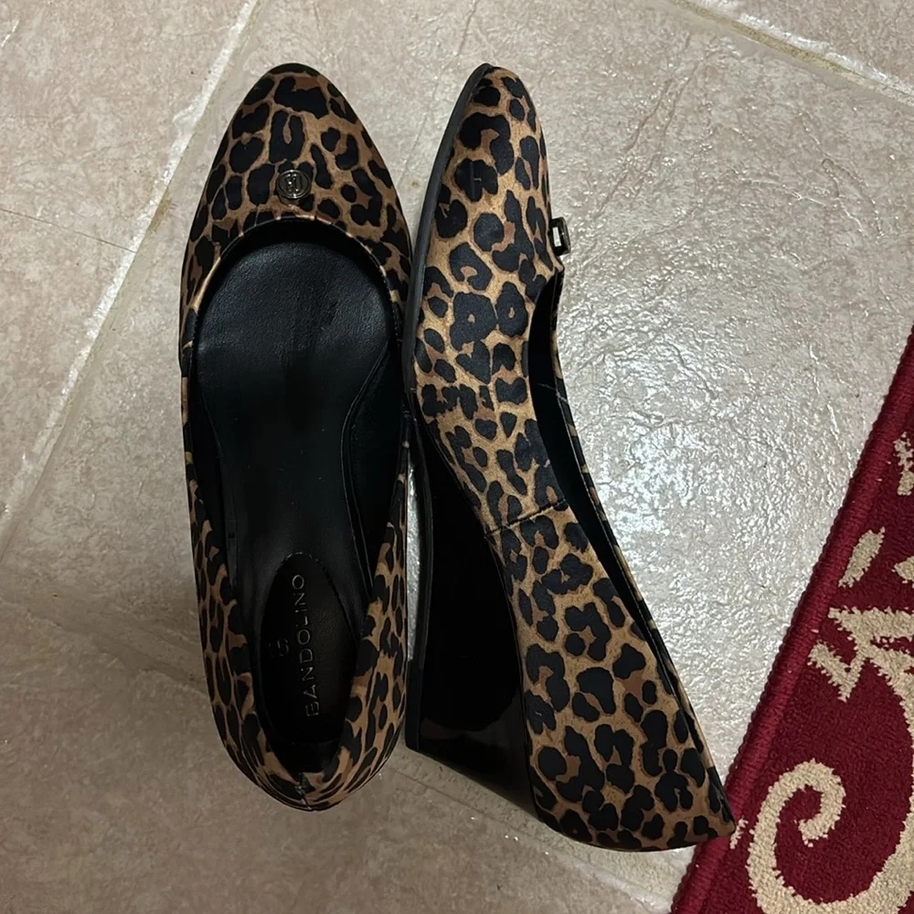 Bandolino Animal Print Wedges 8
